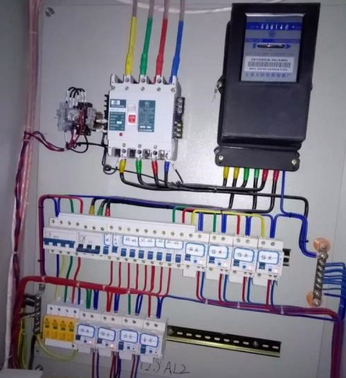 電路安裝保險絲,防止電路故障