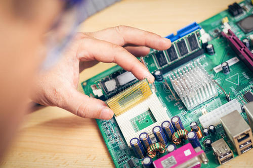 保險(xiǎn)絲安裝到電路中